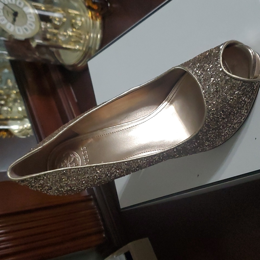 GUESS Shoes - Picture 6 of 7
